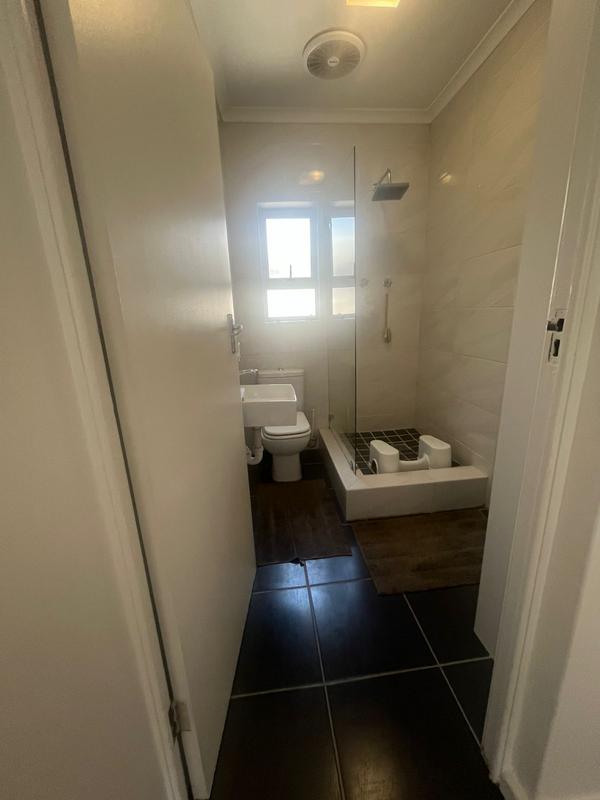 To Let 2 Bedroom Property for Rent in Vredehoek Western Cape